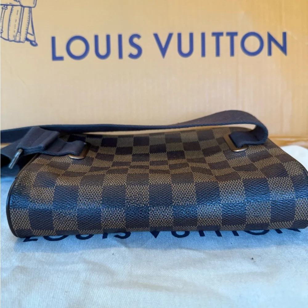 Louis Vuitton - Picture 5 of 9